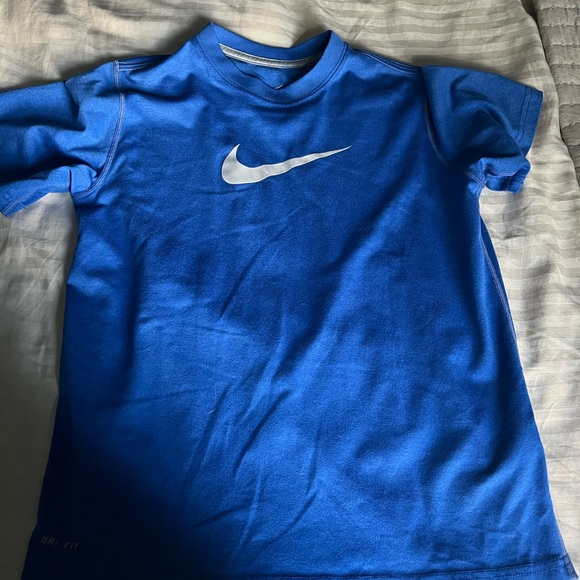 Bundle of 9 Boys small compression and athletic shirts lot - Picture 7 of 10